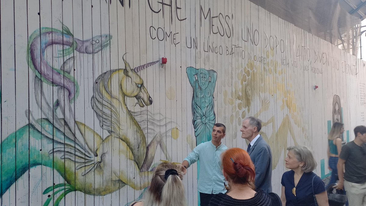 FranceenItalie's tweet photo. #Roma - Via del Mascherone
Venite a scoprire il murales di street art ispirato dalle opere di Palazzo Farnese, realizzato da 20 artisti 🇮🇹🇫🇷🌐 e curato da Aristide Barraud, con il sostegno di Liquitex e #Rufa.
Potete riconoscere alcuni personaggi della galleria dei Carraci? https://t.co/u52dAGlsMV
