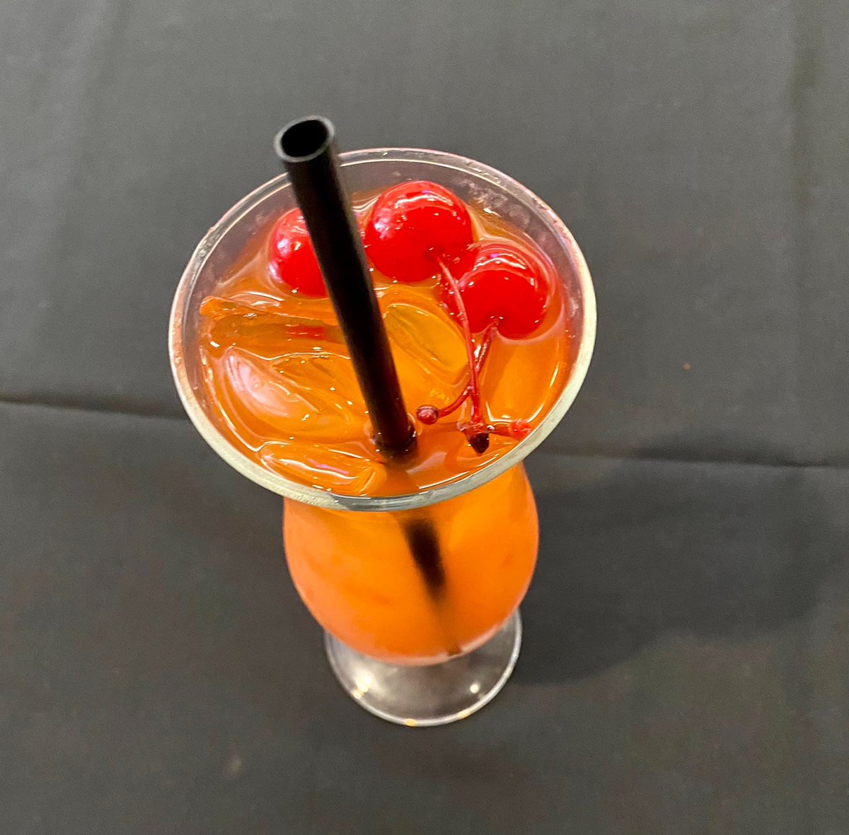 experienceNOLA's tweet photo. You don’t need to check the weather to know it’s hurricane season. Felix’s in the Quarter served two kinds: the original version and the traditional one. Order both and compare! https://t.co/BfsT7J3ax8