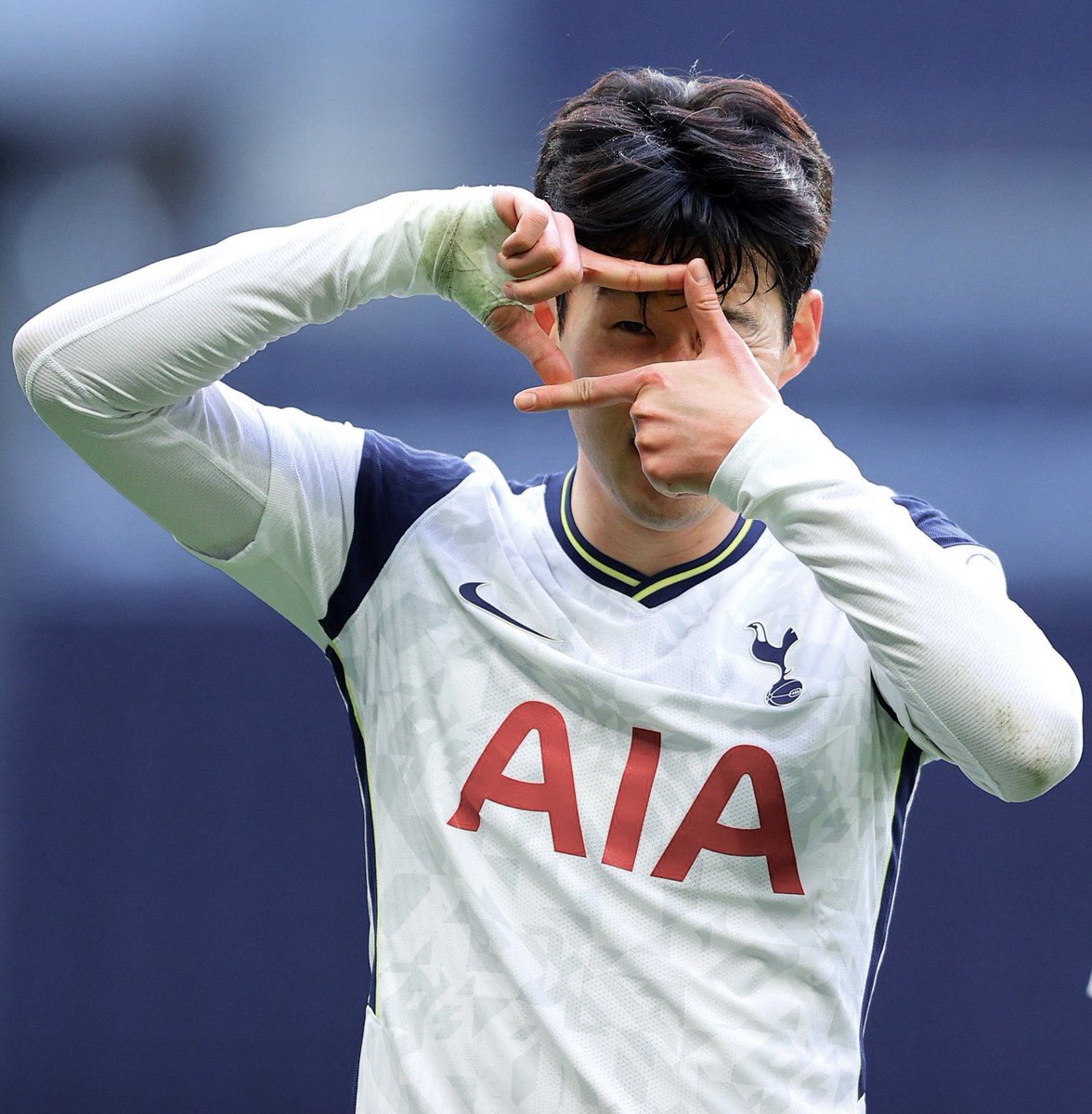 🇰🇷 Heung-Min Son has become a year 𝘆𝗼𝘂𝗻𝗴𝗲𝗿 overnight after South Korea introduced new laws regarding age. 

The country now considers age from birth, rather than the previous law which declared individuals a year old at birth. [Sky Sports]

🤯🤯🤯