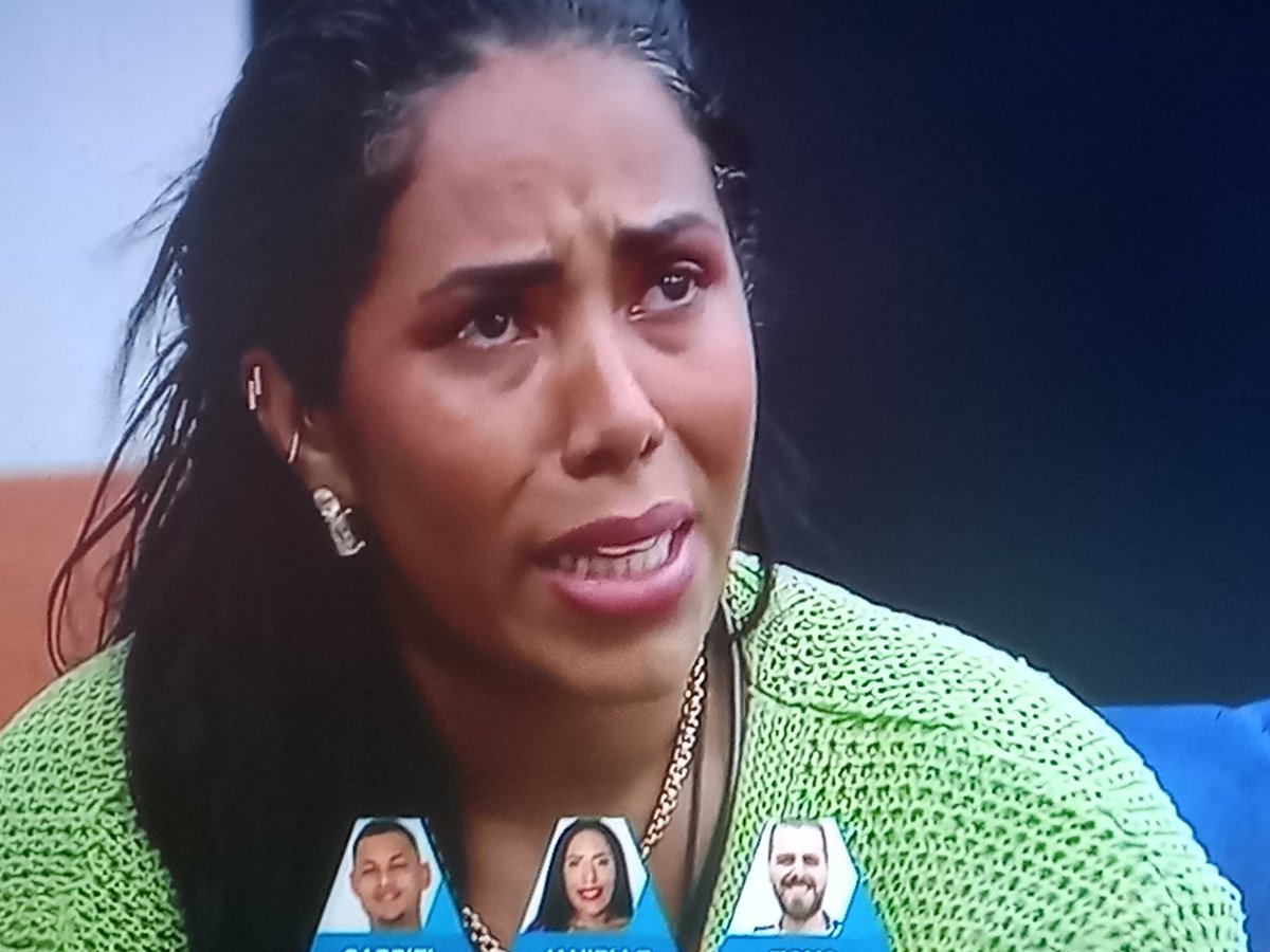 prad325's tweet photo. @Dantinhas @GilDoVigor #ForaJanielle chorona vem pra casa seu irmão está te esperando 😂😂😂😂 https://t.co/hNewDhiHwa