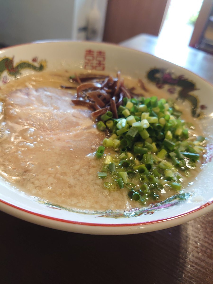 nidaimeTATSU's tweet photo. 『俺のド豚骨ラーメン』を食ってくれぃ！！

ついに深夜営業復活しました！！

現在は深夜２時までの営業ですが、
体制が整い次第、２０年前と同じ
朝４時まで営業致します！！

コロナ前のように深夜に
みんなの笑顔が集まるお店を目指して頑張りま〜す！！！！ https://t.co/uCoOZK0BRf