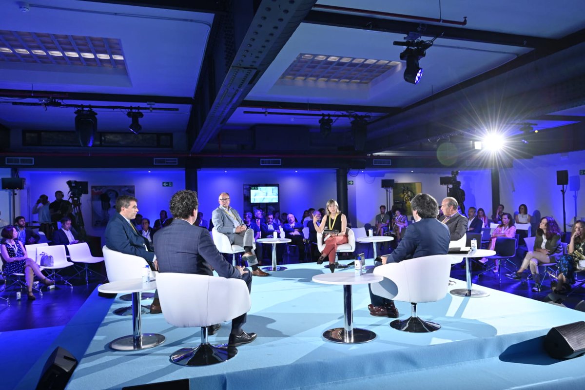 3 acciones para potenciar el talento

Detección temprana del talento para definir un itinerario progresivo

Diseñar experiencias de profundización en quienes presenten habilidades

Formar a los formadores

Juan José Juárez, Senior Project Manager, <a href="/FBertelsmann/">FundaciónBertelsmann</a> en #DigitalES2023