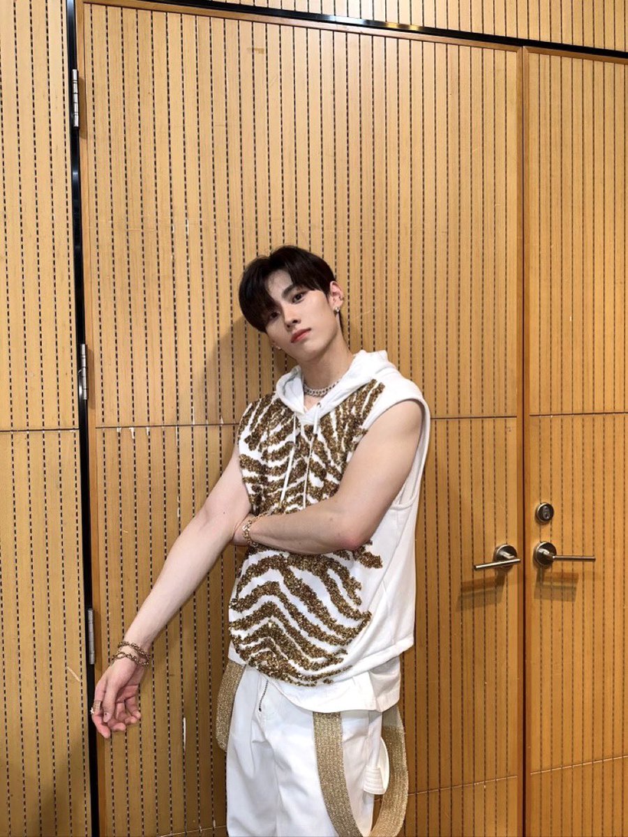 TNX_twt's tweet photo. 오늘도 수고했어 🧍🏻🦭

#우경준 #KYUNGJUN https://t.co/vPogf9FV1x