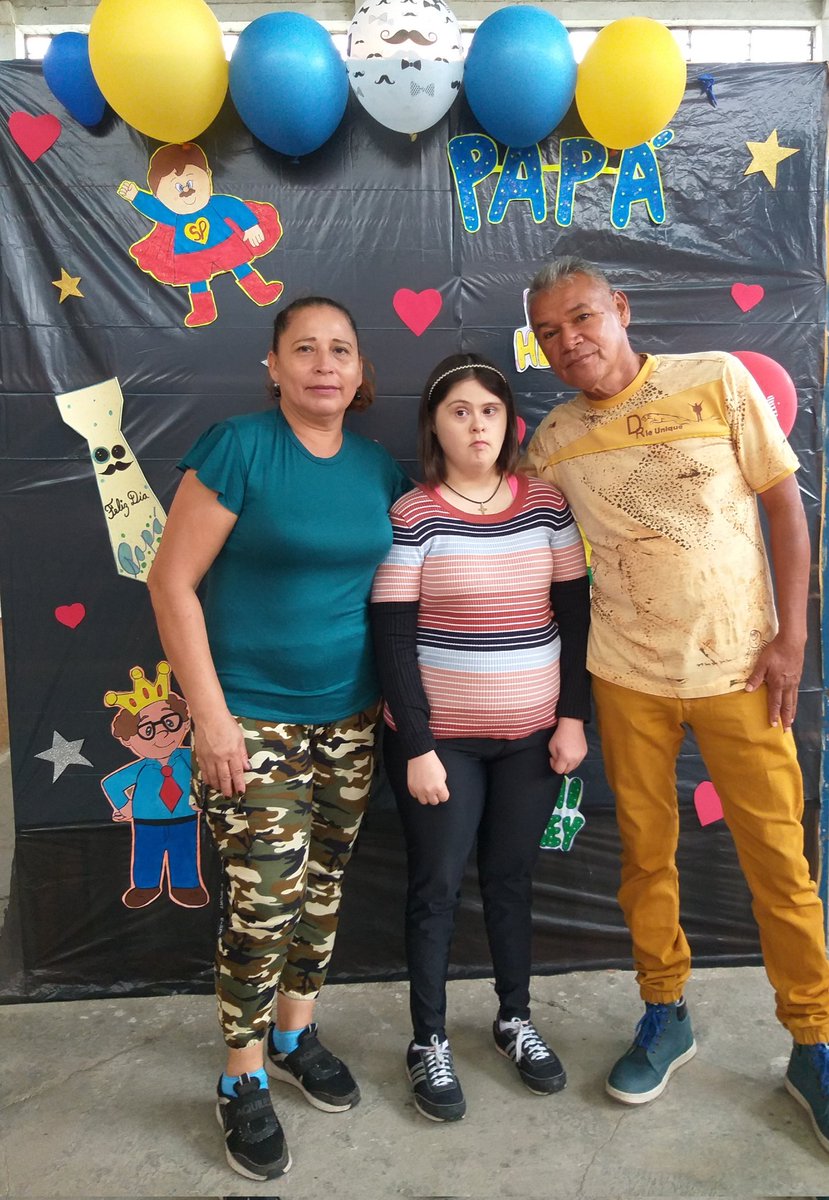 FOTOS PARA EL RECUERDO.
Los padres y representantes posaron para conservar la foto de este gran Día.
<a href="/NicolasMaduro/">Nicolás Maduro</a>
@MPPEDUCACION 
<a href="/_LaAvanzadora/">Yelitze Santaella</a>
<a href="/RosangelaOrozco/">Rosangela Orozco</a>
<a href="/FreddyBernal/">Freddy Bernal</a>
@zonaEducTachira
<a href="/Berzabethg1/">Berzabethgandicaoficial</a>
<a href="/Crazet2011/">Crazet2011</a>
@formacionzet
<a href="/yusara90012991/">Cordoba R.P.A</a>
<a href="/info_mppe/">INFO MPPE</a>