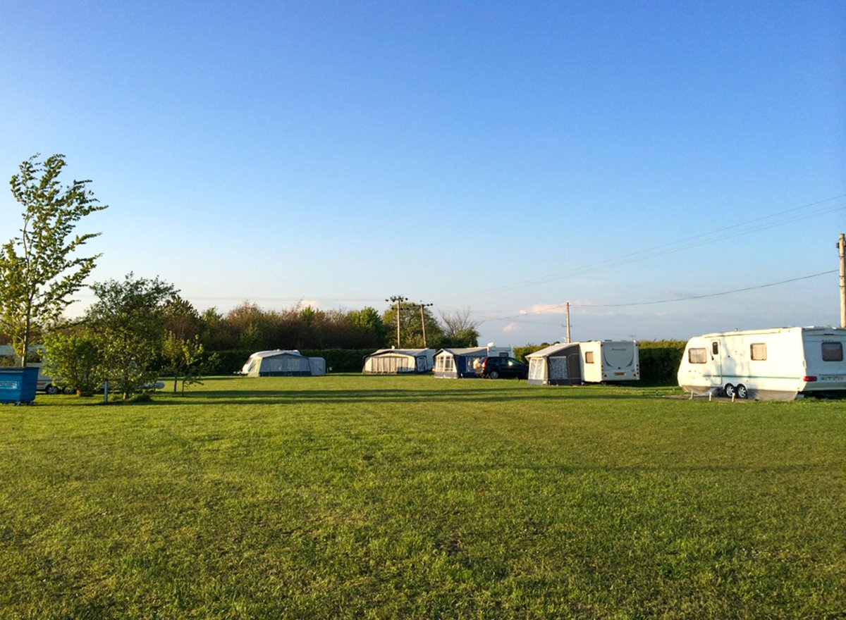 Camping_Direct's tweet photo. Fen Farm is a family-friendly caravan and camping site in Essex There are play areas with swings, seesaws, climbing frames etc for kids. Fen Farm, East Mersea, Essex https://t.co/FZumYHeW77 #Family #Pets #Camping #Touring #StaticCaravan #Countryside #Beach #EastMersea #Essex https://t.co/gRflcYmdle