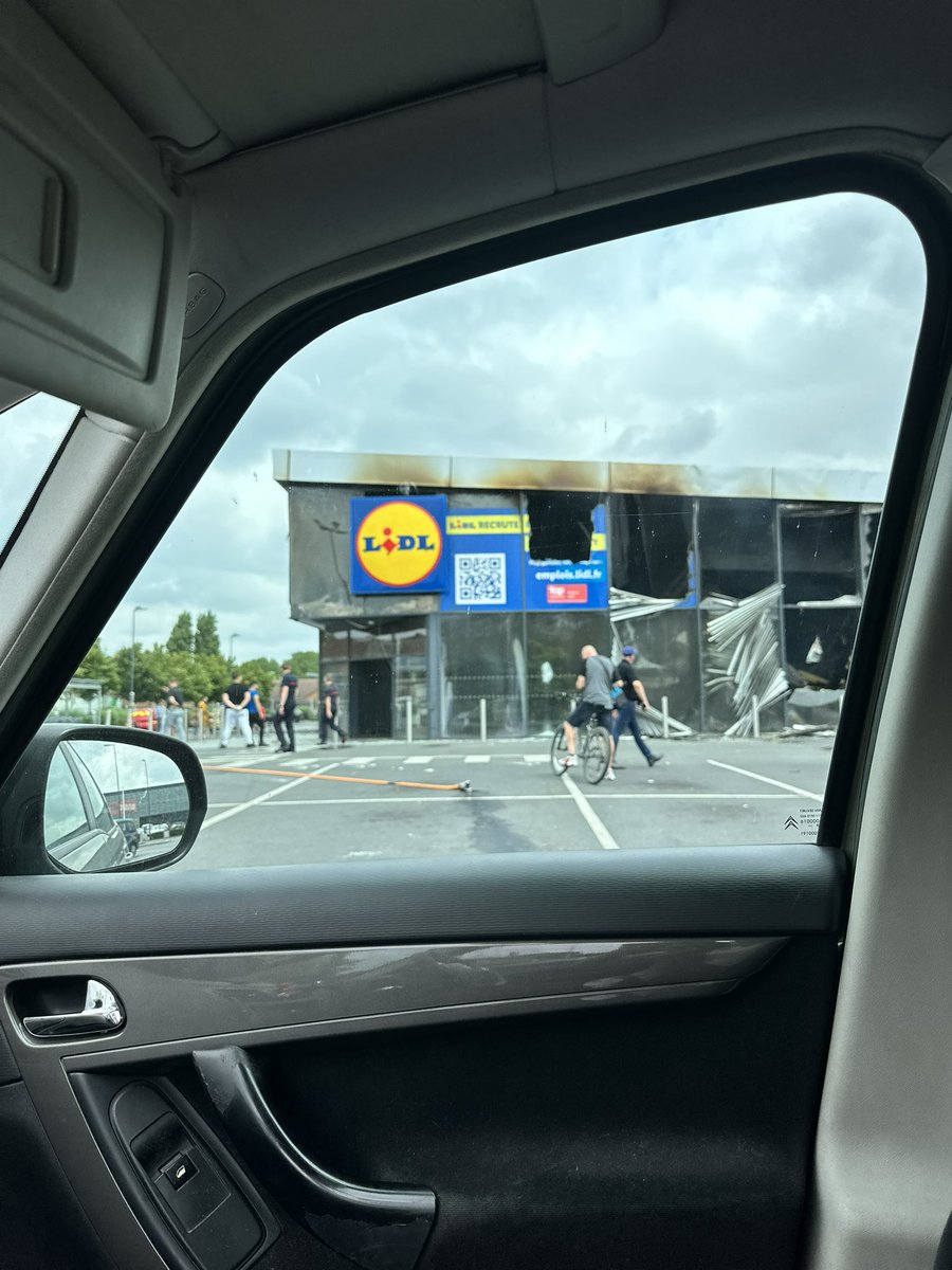 yac_tess's tweet photo. LIDL ils ont fait quoi pour mériter ça enfaite ? https://t.co/F0SoSdGQvs