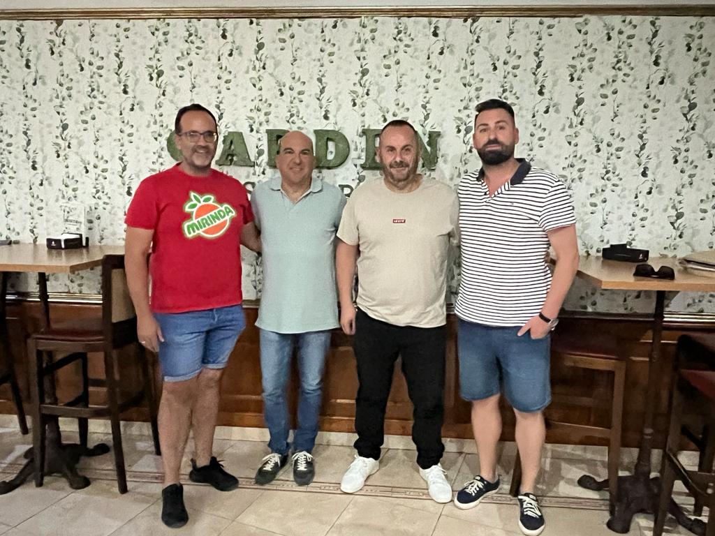 🔋 Con baterías recargadas, recuperando la esencia...

El Atletismo de Padul ya prepara la temporada 2023/24 en Segunda Andaluza de Granada.

 Vicepresidente y delegado - Jose A. Castillo
Cuerpo Técnico - Francis cascales y Leo
Presidente - Jose Fernandez

#Padul #Granada
