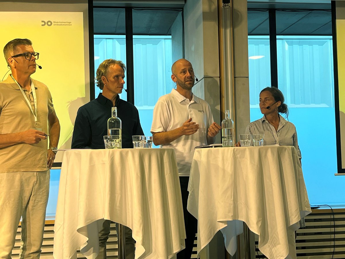 ”Man pratar ofta om personer som står långt ifrån arbetsmarknaden. Vi kan vända på det och fråga: Hur långt ifrån är arbetsplatserna att kunna ge plats för alla?”. Det sade vår ordförande Nicklas Mårtensson vid DO:s seminarium om diskriminering i arbetslivet. #Almedalen2023