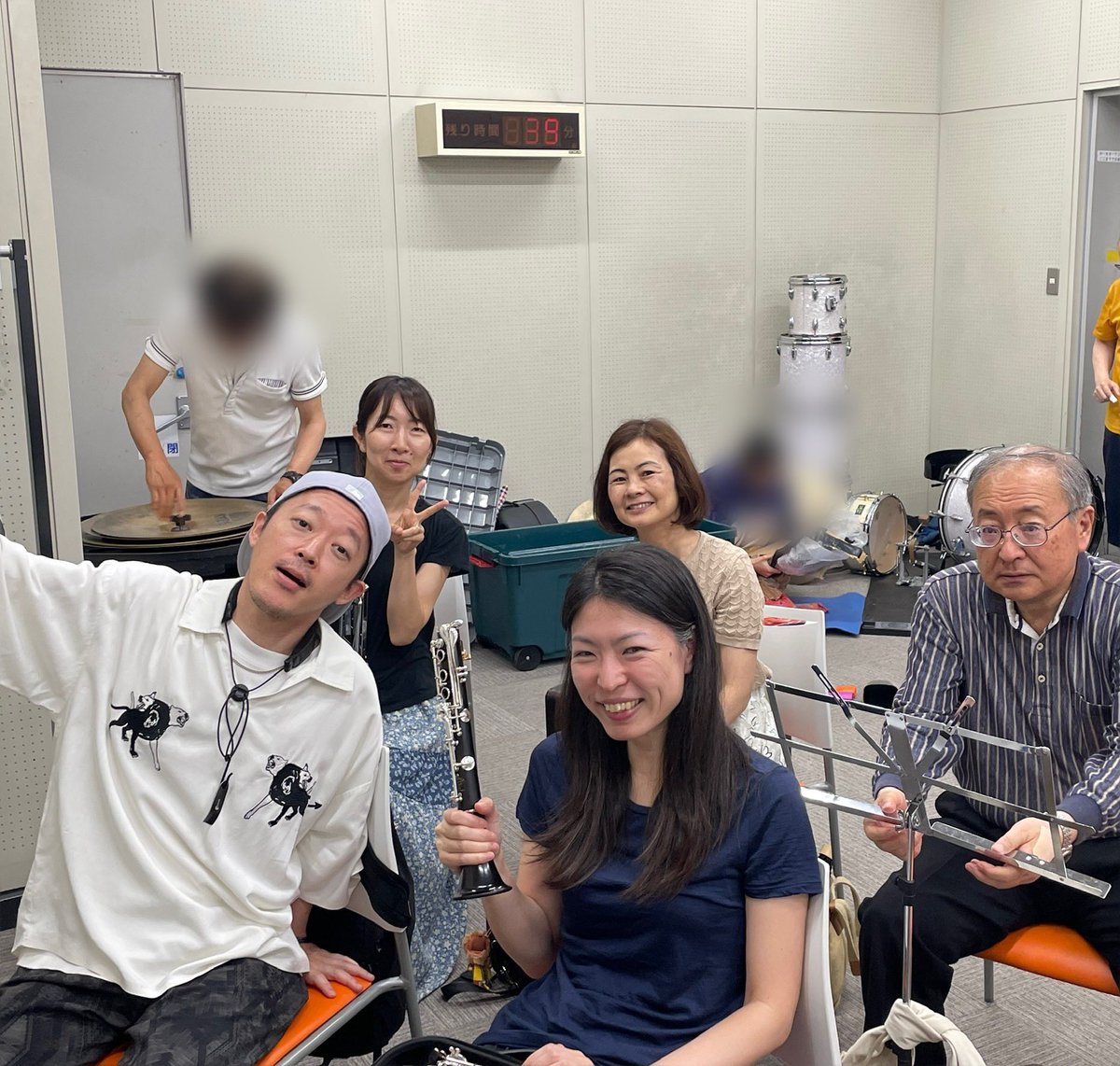 mfwo2005's tweet photo. 🎶演奏会まであと3日！🎶

さて、本日は麗しのクラリネットパートの紹介です。
基本 複数人で吹くクラ。どの楽器よりも団結力がありませんか？！

今回 数年前にほぼ初心者で入団した団員の渾身のカデンツァがあって。#プスタ  
伸びがあって、ほんと素直な音なんですー🥺皆さんにも聴いてほしいなー🙌🏻 https://t.co/8GsRLNw5gN