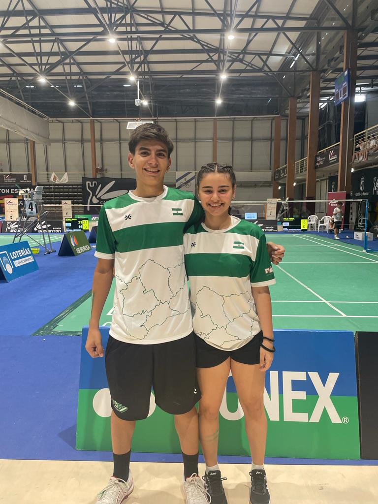 💥Enhorabuena a los dos deportistas de la EDM Mercapinturas acuden a la Selección Española de Bádminton: Macarena Fernández y Asier Torres son los convocados con el equipo nacional gracias a su talento adquirido en la escuela municipal.

#AlmeríaEsDeporte almeriaciudad.es/pmd/dos-deport…