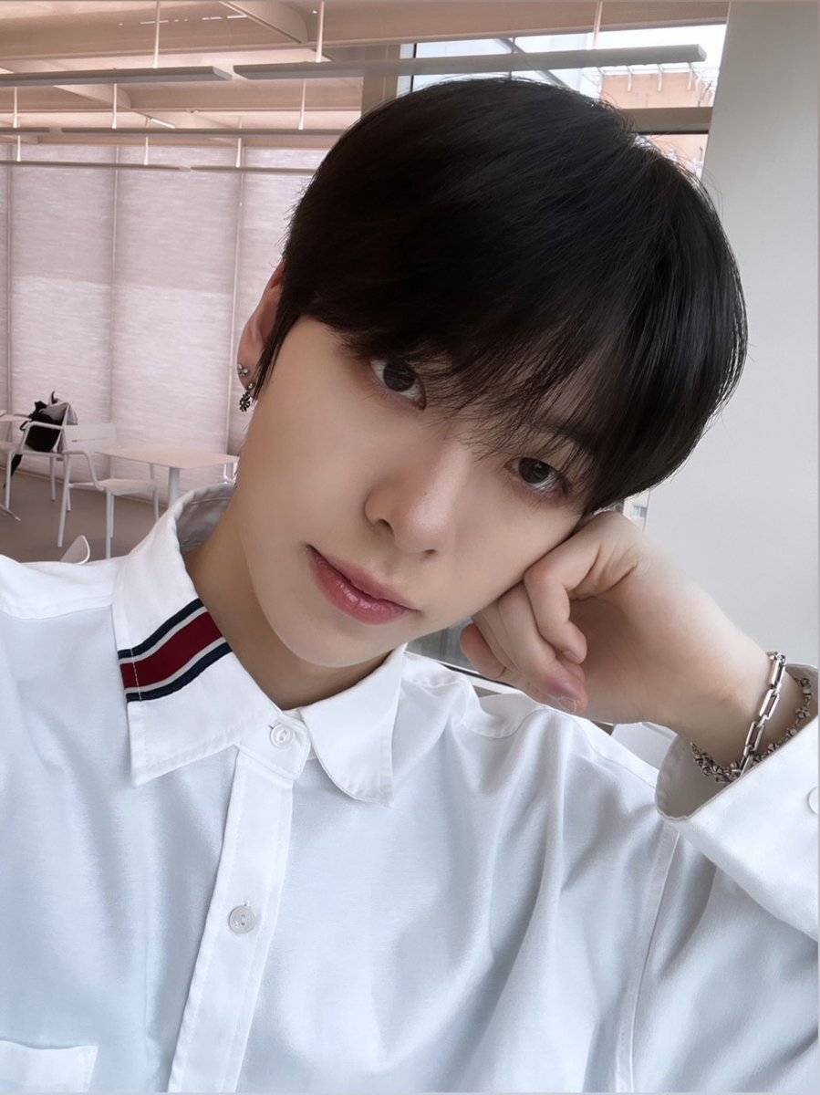 FNC_ENT's tweet photo. 요즘 비가 자주 많이 쏟아지는데 우산 잘 챙기세요!😉

#최지호 #CHOIJIHO #FNC https://t.co/pyLsQMBqcL