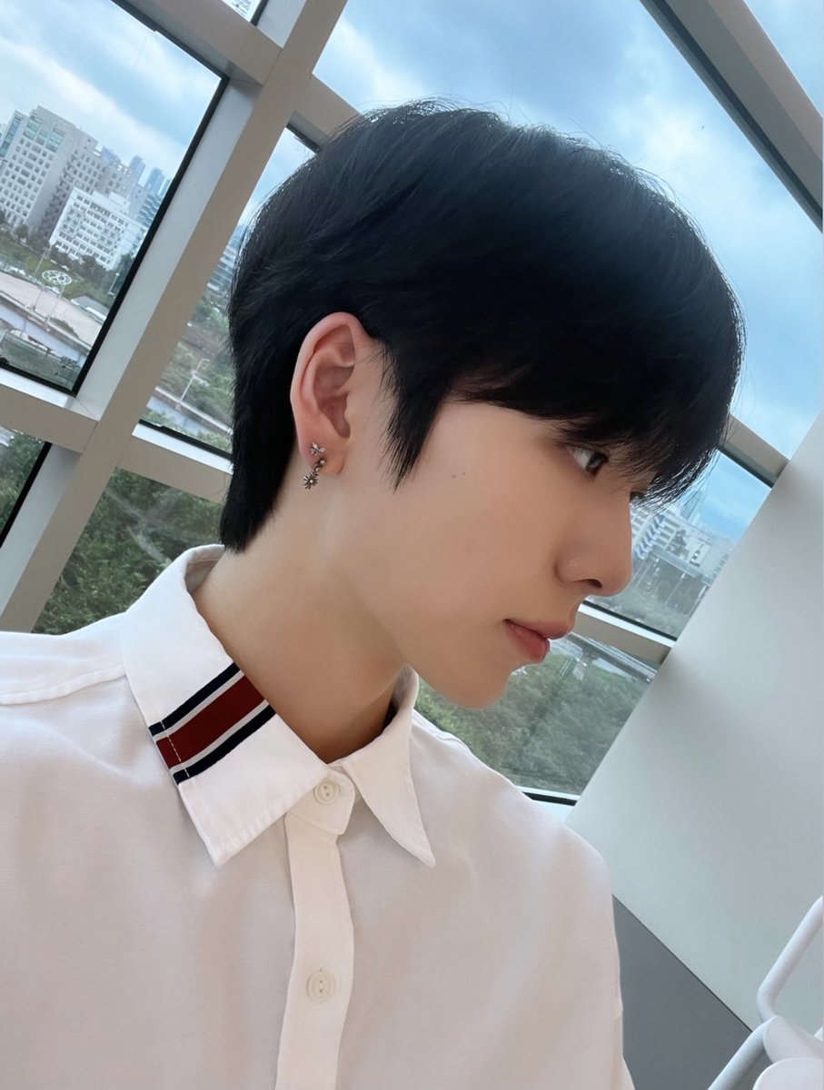 FNC_ENT's tweet photo. 요즘 비가 자주 많이 쏟아지는데 우산 잘 챙기세요!😉

#최지호 #CHOIJIHO #FNC https://t.co/pyLsQMBqcL