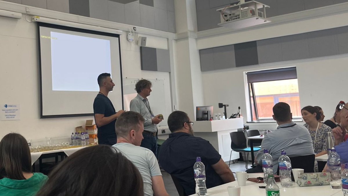 Super-popular opening session at #UKEduCamp! @dariuspocha and Bear Shaw talk about our experience working with UAL and applying “stakeholder therapy” to drive transformation in HE & FE 🚀🙌