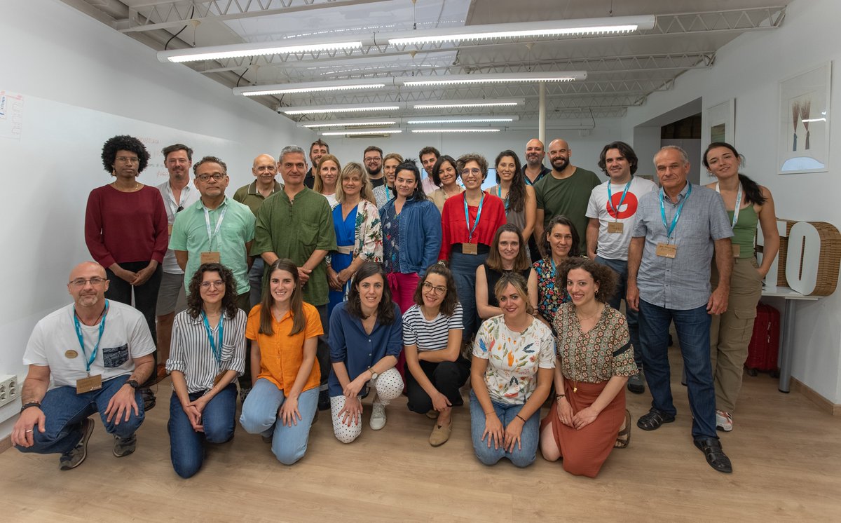 🙌Hace unos días celebramos la bootcamp de #Tiina. Durante una semana llena de aprendizaje e inspiración, los 14 proyectos seleccionados pudieron encontrarse, tejer redes y formarse en temas como impacto o modelo de negocio con expertos del sector para impulsar sus iniciativas.