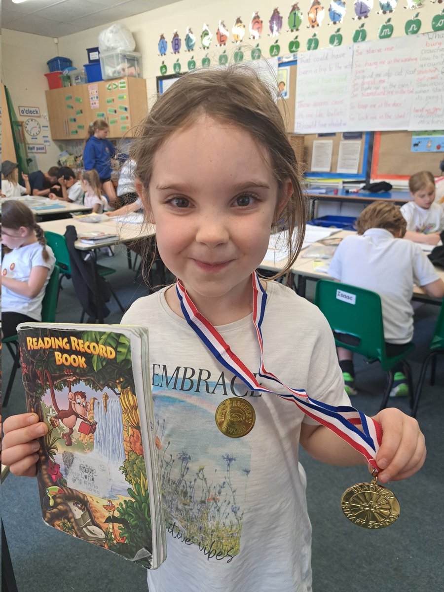 Another superstar who's finished her reading record! Well done, we are really proud of you 🙌🎉👏 #bradway #year2 @BradwayBooks