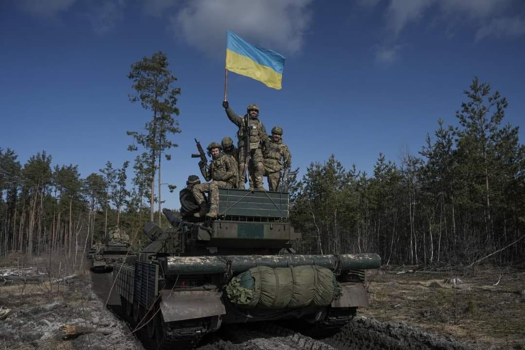 UKRinNGA's tweet photo. 🪖Every day brave Ukrainian defenders continue to liberate territories of 🇺🇦
Offensive operation continues in Bakhmut, Melitopol and Berdyan areas.
Had success in Rivnopil - Volodyne and Bakhmut.
Glory to Ukraine!
#EveryDayForward

General Staff of the Armed Forces of Ukraine https://t.co/KXVNdAM1kg