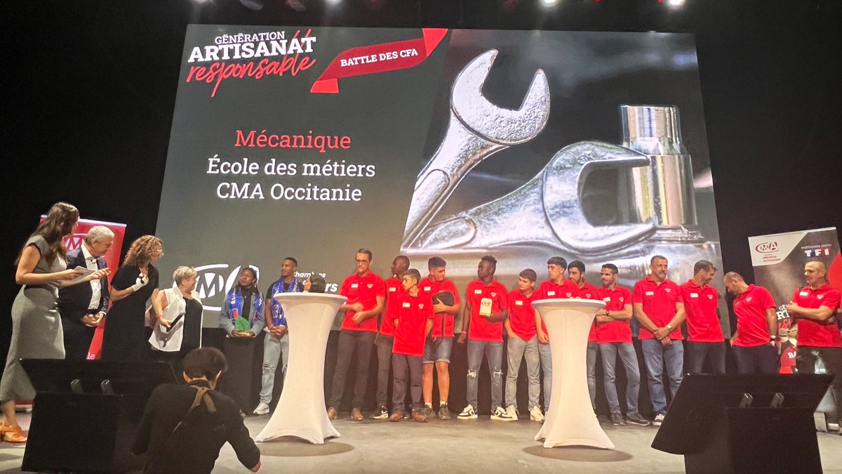 BATTLE des CFA 
🎖️Les apprentis mécaniciens de l'Ecole des Métiers du Lot, représentant les CFA du réseau des #CMA Occitanie, ont remporté le 1er Prix du Jury des Professionnels, sous les applaudissements de <a href="/JoelFourny/">Joël Fourny</a> &amp; <a href="/MSLacarrau/">Marie-Sophie Lacarrau</a>