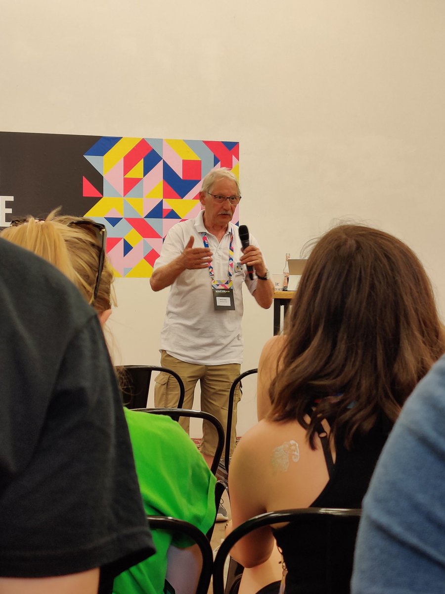 netscripter's tweet image. Solche gestandenen Speaker wie Dietmar Glatz hier, vermisse ich ja inzwischen bei der @republica.

Hach. 🙂

#MACHN23