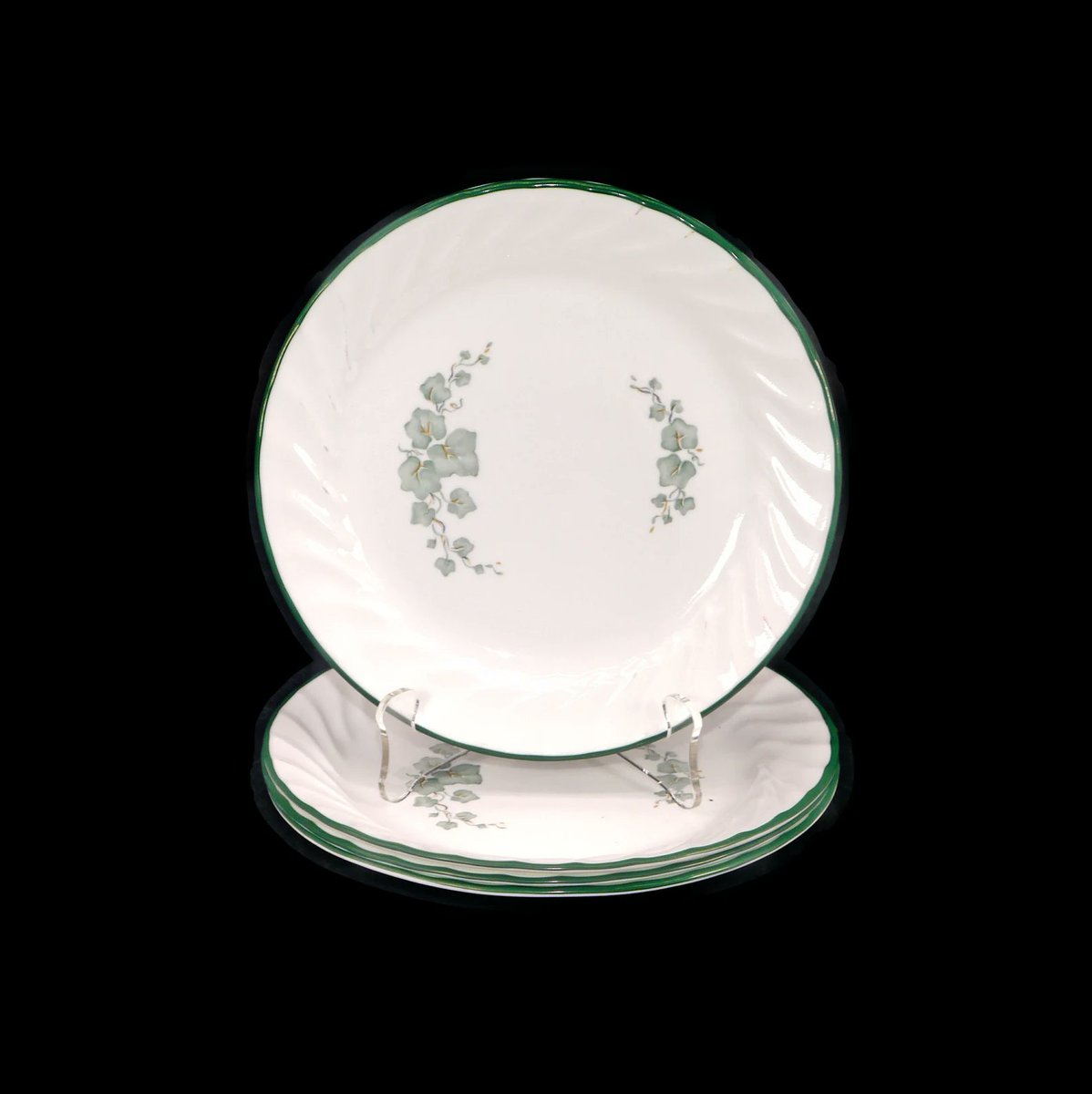 G97816960Girl's tweet photo. Corelle Callaway salad plates. Vintage Corningware made in USA. https://t.co/zDYXZrzvgI via @Etsy #BuyfromGroovy #antiqueshop #tableware #dinnerware #Corelle #Corningware #VintageCorningware #CorningCallaway #CorelleCallaway #EtsySellers https://t.co/jSOCUQRkxn
