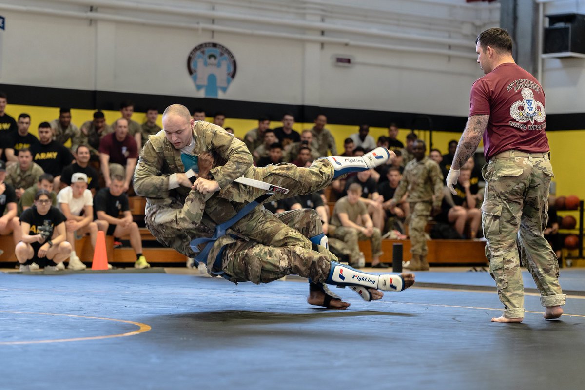 173rdAbnBde's tweet photo. #BayonetWeek
Still going strong ๐ช๐ผโผ๏ธ
#SkySoldiers ๐ช continue to compete in their events, finishing today with an award ceremony.
#StrongerTogether https://t.co/nT6RorGmSI