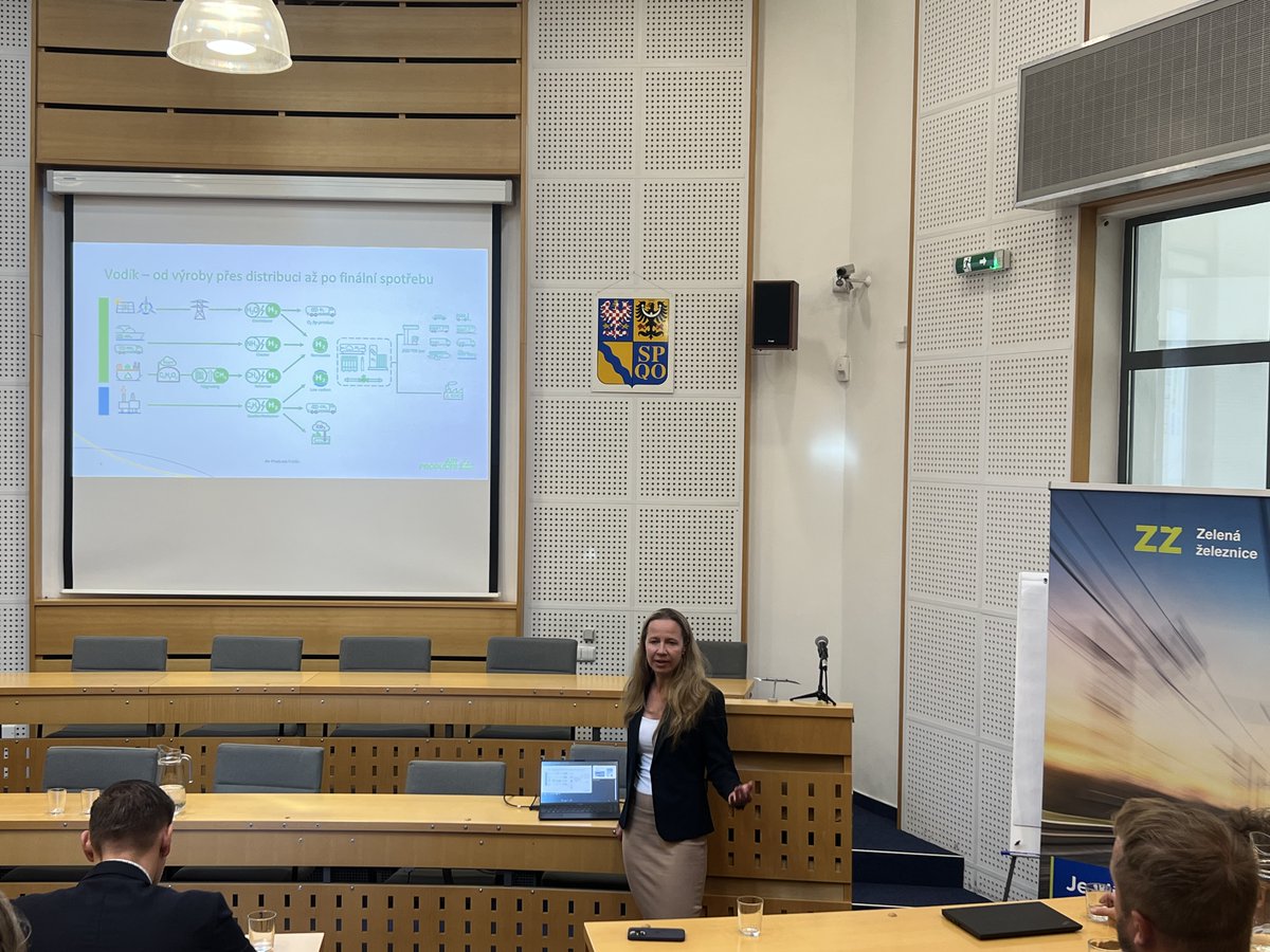 Rozvoj železniční infrastruktury v regionech - završili jsme sérii workshopů. Železnice vítězí! Děkujeme <a href="/OlomouckyKraj/">Olomoucký kraj</a> za pomoc s organizací a <a href="/Jihomoravsky_kr/">Jihomoravský kraj</a>, <a href="/KrajMsk/">Moravskoslezský kraj</a> a <a href="/zlinskykraj/">Zlínský kraj</a> za aktivní účast. Přejeme krásné léto!
#ZelenáŽeleznice