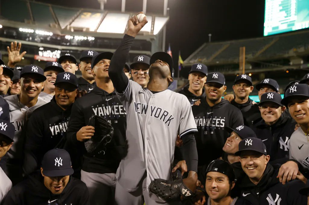 Domingo German threw the 24th perfect game in MLB history last night. 

It is one of the rarest feats in all of pro sports. 

Some context on just how rare it is:

5%+ chance of a hockey player scoring a hat trick 🏒

.22% chance of a pro bowler having a perfect game🎳

.13%…