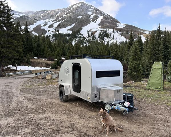 When #camping, everything is better with a teardrop. and a dog. Thank you Scott S. for sharing this pic from #Keystone!
.
#campbetter #mycoteardrop #adventure #offroadtrailer #teardropcamping #teardroptrailer #teardropcamper #builttolast #madeinusa  #teardroplife #traveltrailer