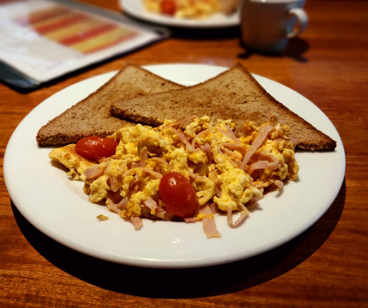 #foodlover #Restaurants #HealthyLiving #Cryptocurrency Enjoying a healthy breakfast at work 💪🏽😊💯