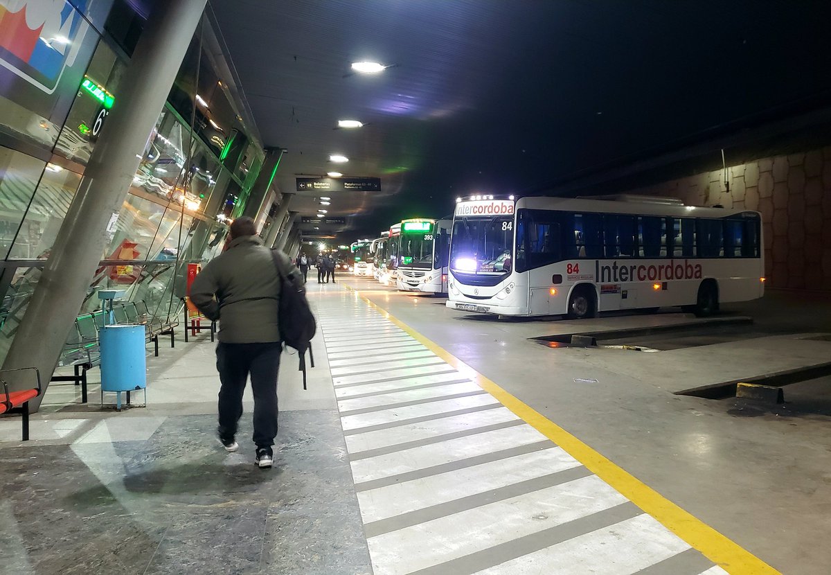 leoguevara80's tweet image. #Cordoba se vienen fuertes aumentos en la provincia. Los Interurbanos 36,1% en las próximas semanas y los usuarios se quejan por los gastos para viajar #Urbanos después de las elecciones municipales suben el boleto #Epec ya pidió aumento de tarifas. Movil @radiomitrecba.