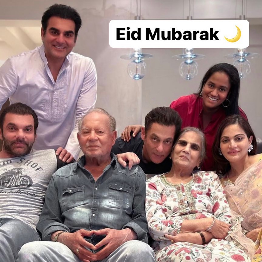 Salman Khan with family wishing fans Eid Mubarak🌙
.
.
.
.
#famousbollywood #salmankhan #Eid

#salmanfamilyeidwishes #eidmubarak #bollywoodcelebration #festivevibes #eidgreetings #salmankhancelebration #familylove #bollywoodstar #celebritywishes #eidwithsalman #joyfulmoments