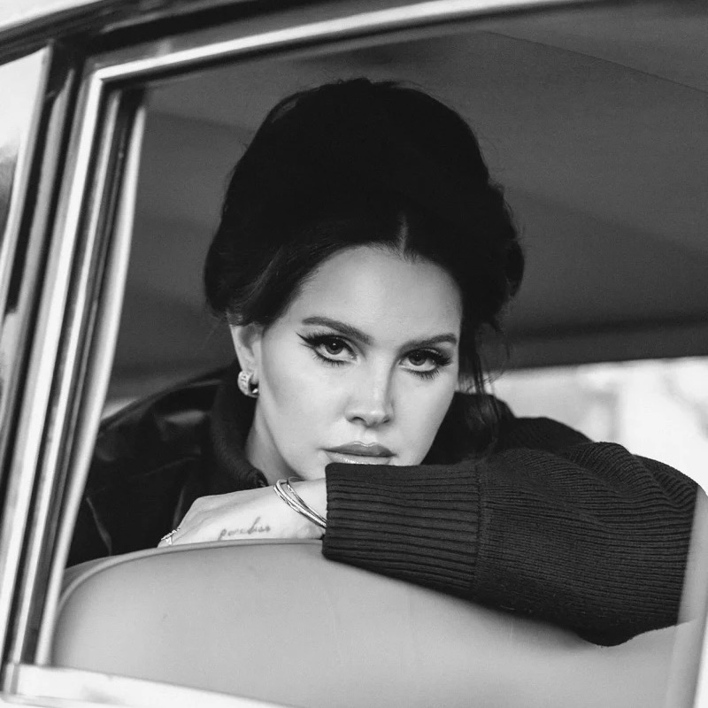 Groovytrack's tweet photo. Lana Del Rey will be fatured on Jon Batiste’s upcoming album “World Music Radio” dropping on August 18th! 🔥

Other collabs include Lil Wayne, JID, NewJeans, Kenny G, and more. https://t.co/hpOQCSlLis