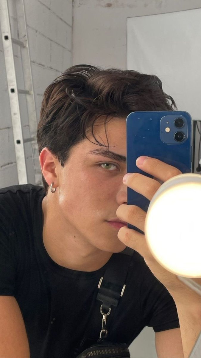 AndrexRodro's tweet photo. cool kid https://t.co/XYv2CIUjul