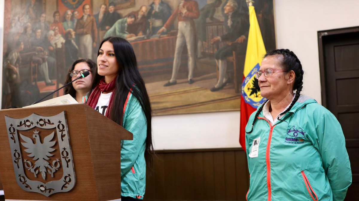 AtiQuigua's tweet photo. 2/10 Sonia Osorio "La planta público comunitaria de aprovechamiento de residuos orgánicos de Mochuelo Bajo es patrimonio de Bogotá a través del compostaje allí se reivindican los derechos de los habitantes de la zona de influencia del relleno Doña Juana. El Mochuelo es referente" https://t.co/ho3SEgI8On