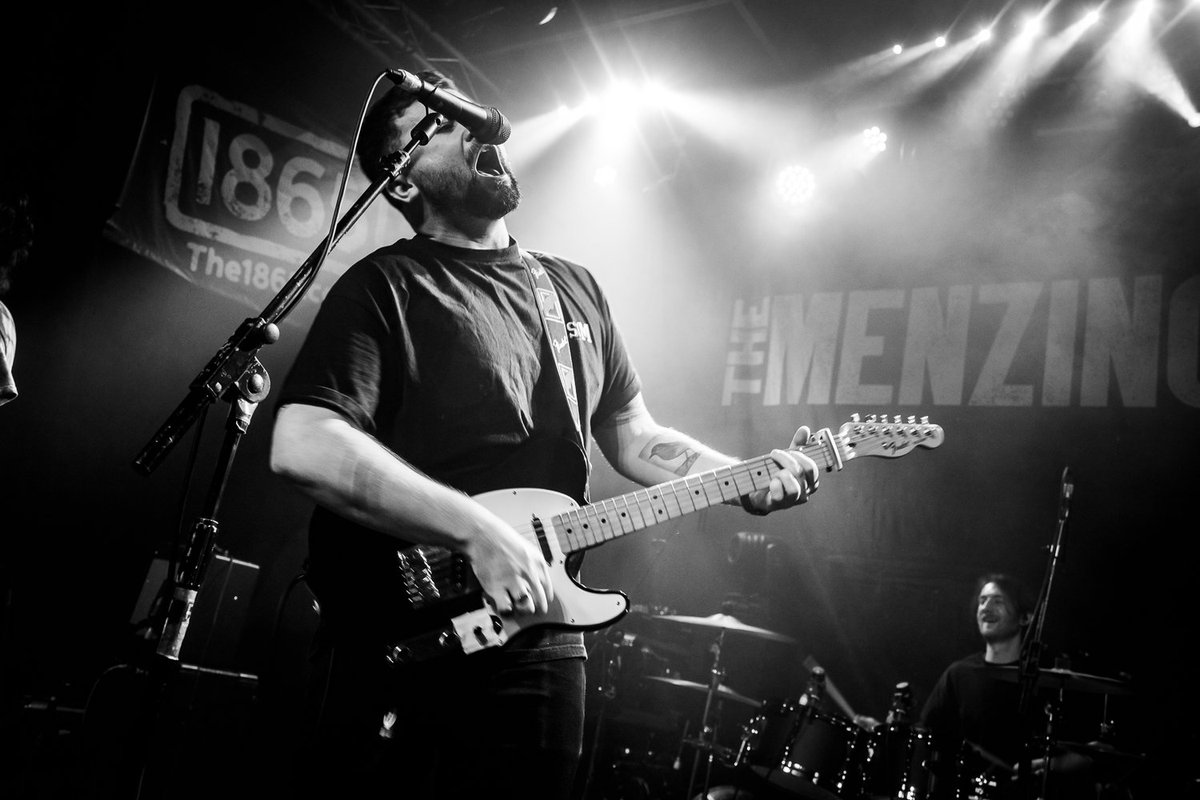 Hive_Mag's tweet photo. GALLERY: We went to catch The Menzingers at The 1865 in Southampton, with support from Sean McGowan.

📷: @rcphotouk

View the full gallery:
https://t.co/eBJXU1Lsis

@themenzingers @seanmcgowanuk https://t.co/V4nTxdMMGK