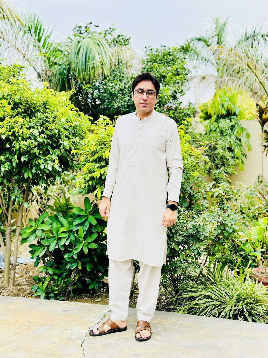 OmarSBhatti's tweet photo. #EidAdhaMubarak #EidPic https://t.co/j11kJvTFtX