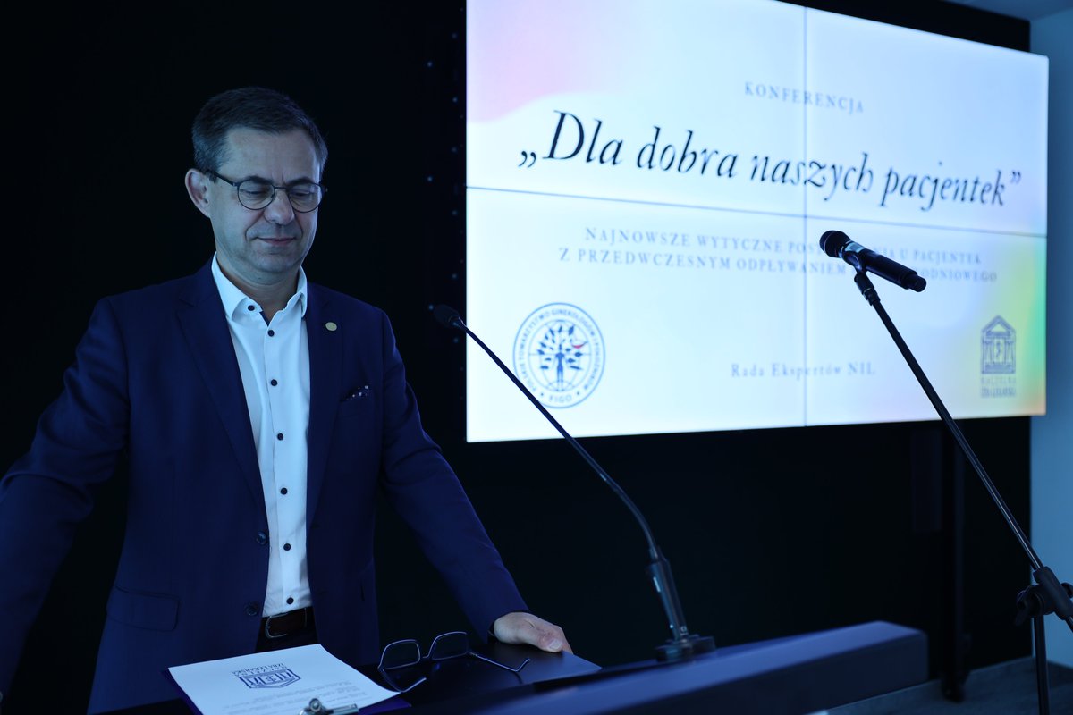 Po pierwsze, zawsze nowe rekomendacje są podsumowaniem aktualnej wiedzy, ponieważ wiedza medyczna ewoluuje w tej chwili zdecydowanie szybciej, niż w czasach poprzednich. I to, czego się uczymy na studiach, czy zdobywając specjalizację, niejednokrotnie już nie odpowiada