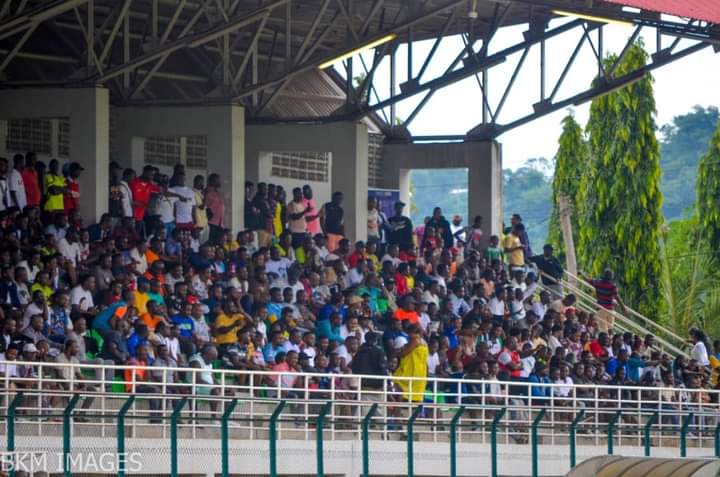 @Fecafoot_SWR 2022-2023 Mini Interpools 

The population of #Limbe answered present at the 🏟️Middle Farms Stadium for the semi finals 1St leg games
 
📸BKM Media

@FecafootOfficie 
#MiniInterpools
#StrongerTogether
#Football_Is_Our_Passion