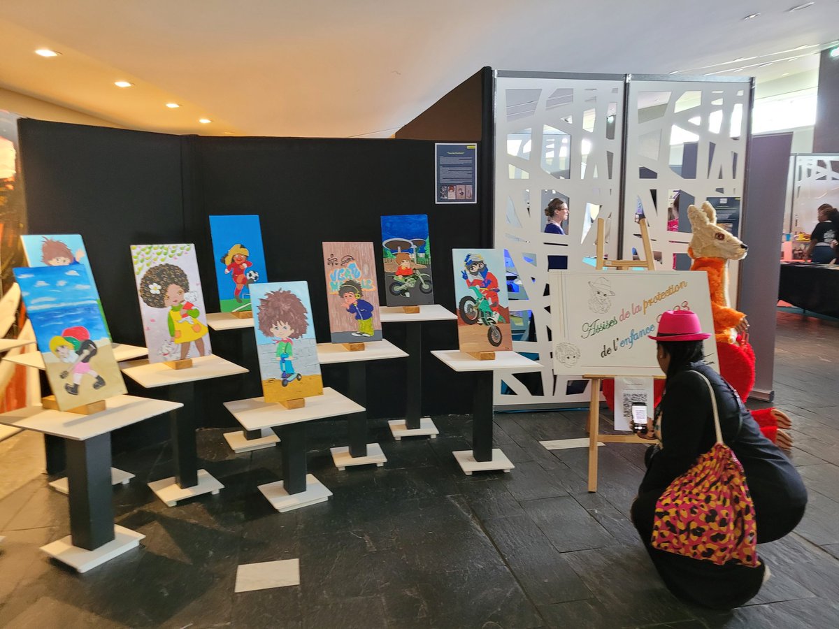 ProtectEnfance's tweet photo. La pause du midi : l'occasion de visiter le village des exposants #assisesprotectionenfance #protectionenfance https://t.co/ymHkUM41pF