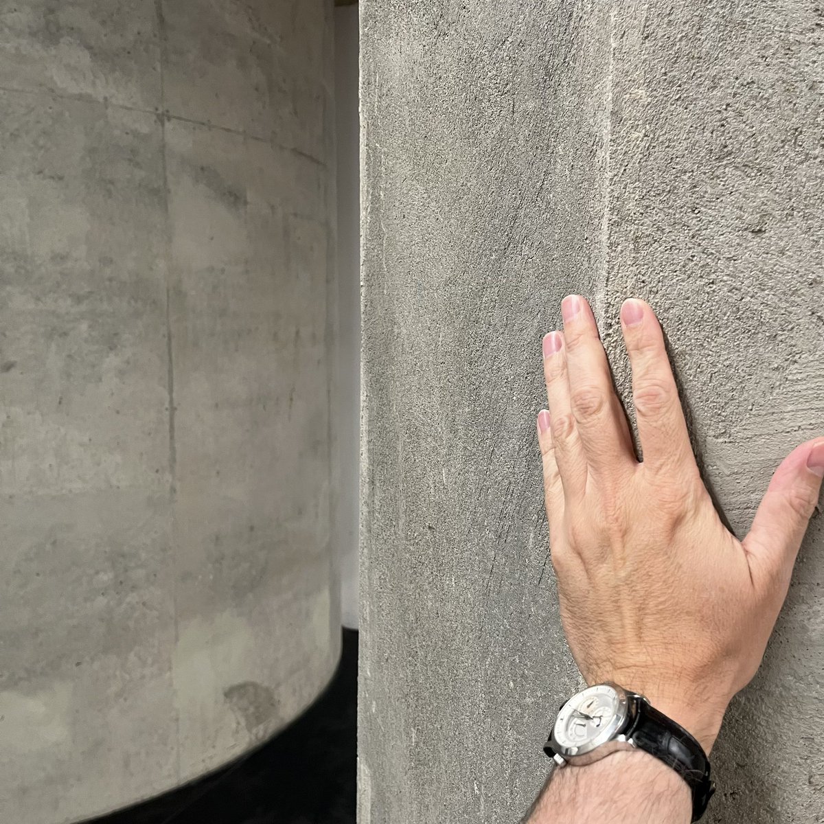 View_points's tweet image. Zoals geleerd van @MartjanKuit en @Funkturm1969 natuurlijk even het beton voelen in prachtige museum Küppersmühle in Duisburg