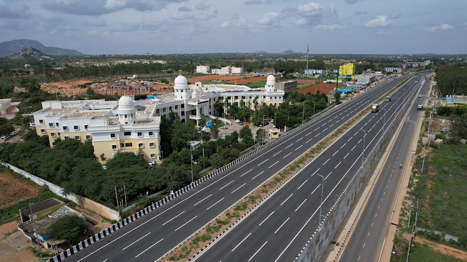 Sahilinfra2's tweet photo. #NH648
Bangaluru STRR project
4 laning of Dobaspet to Hoskote section.
I guess only a part of it is opened(locals can confirm).
It forms a ring road in EW direction & vice versa.A Hoskote it connects with upcoming Bangalore-Chennai expwy
📷Prakash jain https://t.co/tYYwtsots9