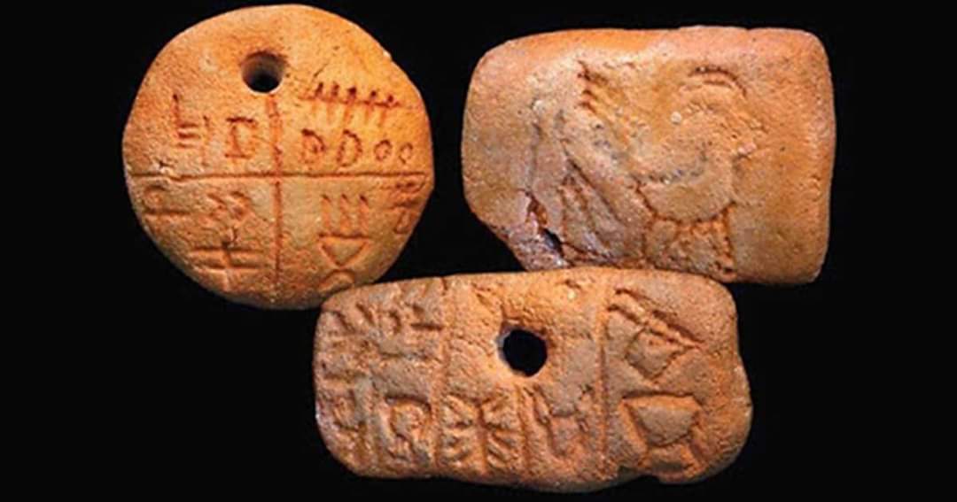 archeohistories's tweet photo. Tartăria Tablets (Over 7000 years old) were discovered in 1961 at a Neolithic site in village of Tărtăria (Alsótárlaka) near Transylvania, Romania.

Tablets belong to Tartaria culture, part of Vinca culture from which Geto-Dacians emerged. Several historians have suggested that they depict possibilities of a first language or alphabet system.

Cluj Museum 

#archaeohistories