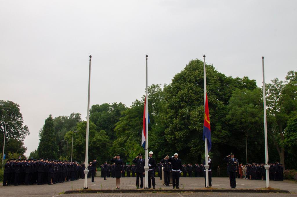 Jvd_Tweet's tweet photo. Op @VlbLeeuwarden @VlbVolkel en AOCS NM vieren wij 110 jaar 🇳🇱 Militaire luchtvaart , 70 jaar  @Kon_Luchtmacht en 1 jaar #ACC. Traditioneel herdachten wij op onze verjaardag ook  de ons ontvallen collega’s tijdens een bijzondere vlaggenparade. https://t.co/PNwmFWZDUy