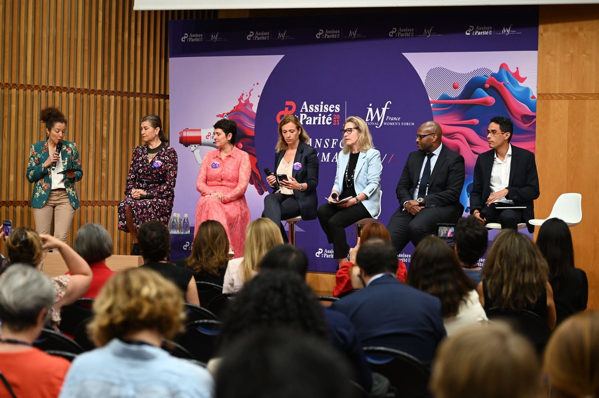 #Replay 📺 Table Ronde "Parité &amp; International"
Cette table ronde des #AssisesDeLaParité2023 a traité le sujet du rôle modèle et des entreprises Françaises en matière de #parité.
➡️ youtu.be/0mLq_dFMZYw
Merci 👏 à l'ensemble des speakers !