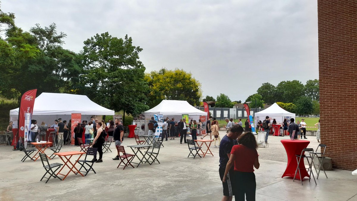 Une dizaine d'#entreprises sont venues rencontrer des candidats à #PlaceDuTaf à Castelnau-d'Estrétefonds. L'#entreprise <a href="/GaronneFruits/">Garonne fruits - Réseau le Saint</a> recrute de nombreux profils : 3 préparateurs de commandes, 3 chauffeurs livreurs VL, 3 chauffeurs livreurs PL et 2 commerciaux jusqu'à 17h.
