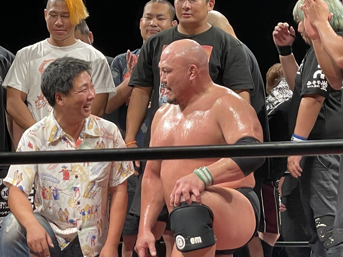 chombo_master's tweet photo. 無期限休業とはいえ、金輪際見れなくなる可能性は0ではない。
戻ってきたなら笑い話にできるけど、これがいったんの最後ならば、今悲しまなかったら嘘やと思う。
私はやっぱり悲しい。
戻ってきてとは言わないけど、悲しい気持ちのファンがいることを覚えていておくれ。
ずっと大好きです。
#bjw https://t.co/pjhsqpLydH