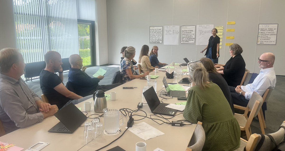 Vælg Klogt (@klogevalg) on Twitter photo Vælg Klogt er nået langt med at skubbe til kulturforandring i sundhedsvæsenet - mere er ikke altid bedre. Nu skal vi skridtet videre. Dagen står på strategiseminar med bl.a. <a href="/lThomas_Larsen/">Thomas Larsen</a> <a href="/MortenFreil/">Morten Freil</a> <a href="/susanne_axelsen/">Susanne Axelsen</a> <a href="/BeichAnders/">Anders Beich</a> <a href="/regionerne/">Danske Regioner</a> Vælg Klogt er nået langt med at skubbe til kulturforandring i sundhedsvæsenet - mere er ikke altid bedre. Nu skal vi skridtet videre. Dagen står på strategiseminar med bl.a. <a href="/lThomas_Larsen/">Thomas Larsen</a> <a href="/MortenFreil/">Morten Freil</a> <a href="/susanne_axelsen/">Susanne Axelsen</a> <a href="/BeichAnders/">Anders Beich</a> <a href="/regionerne/">Danske Regioner</a>