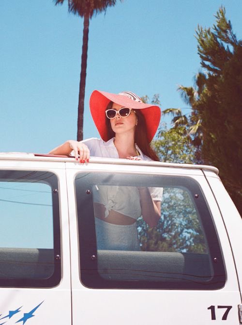 Lana Del Rey album battle:
“Ocean Blvd“ vs “Honeymoon“