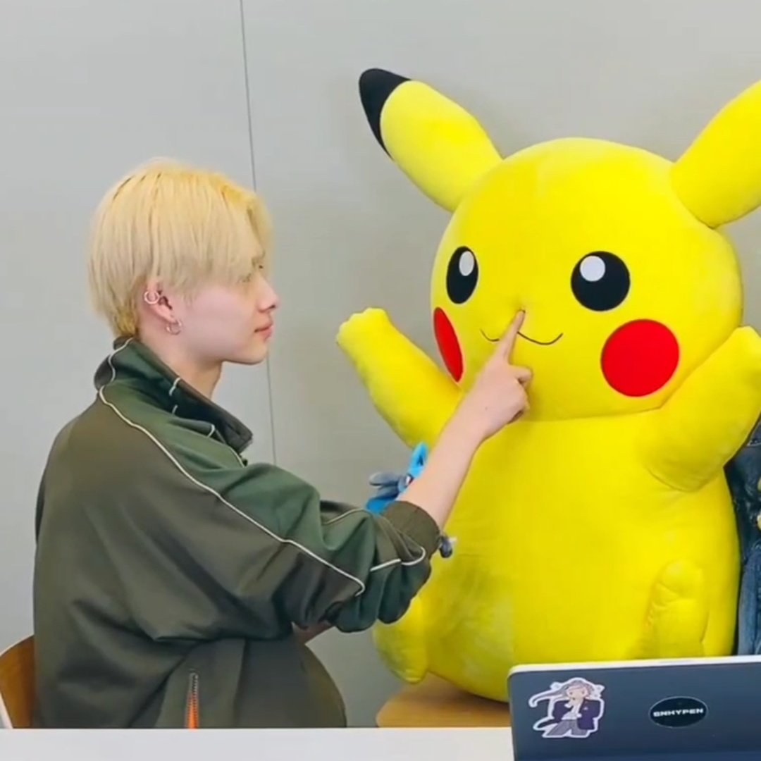 nrkdaily's tweet image. ni-ki is so baby mandu 😭 
#NI_KI #니키 #ニキ