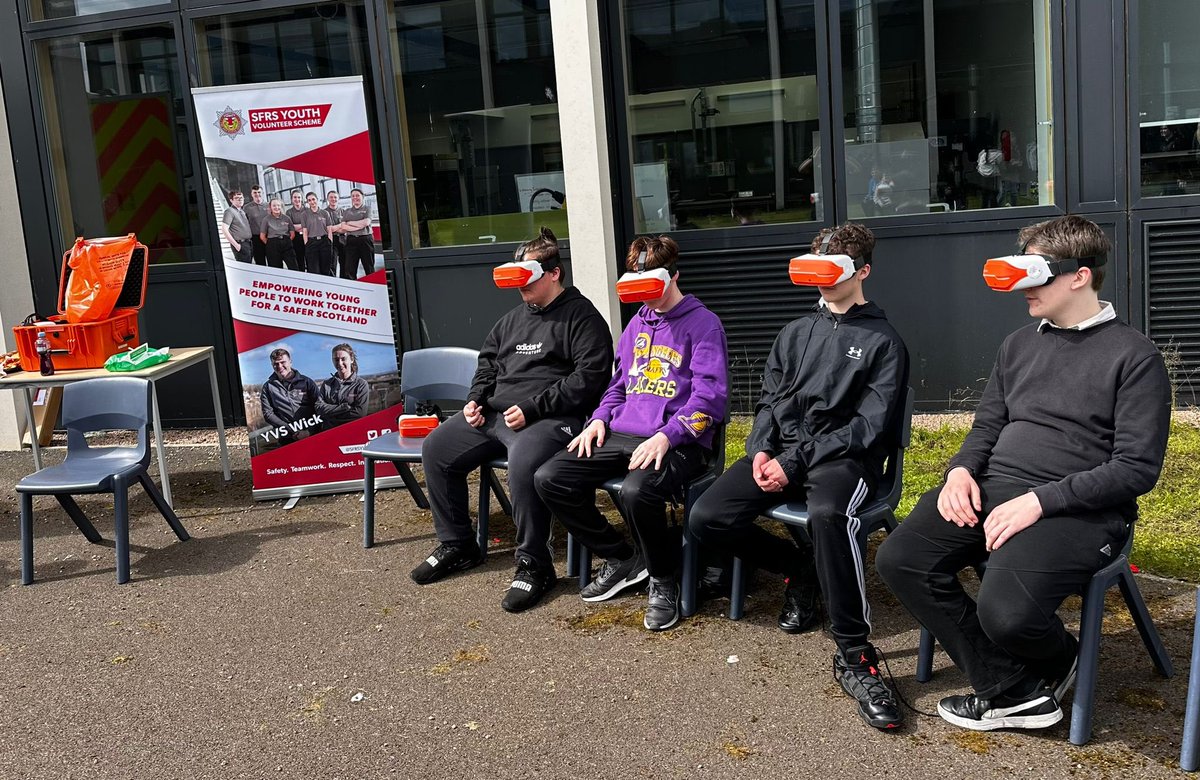 Scottish Fire and Rescue Service - Youth Volunteer Scheme Wick assisted -local firefighters delivering Road Safety Education to High School pupils at Wick Academy #SFRS #roadsafety …well done to everyone 👏 👏