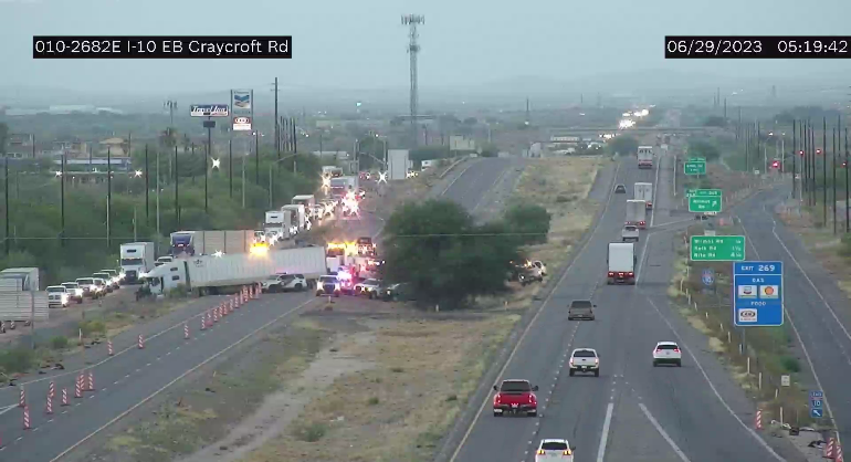 ArizonaDOT's tweet photo. *CLOSURE*

I-10 westbound is CLOSED in Tucson.

The closure is due to a crash at milepost 269 near Craycroft Road.

Traffic is being taken off at Wilmot Road.

Expect delays and seek an alternate route.

There is no estimated time to reopen the highway. https://t.co/OOeM8RIeqi